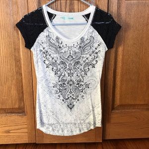 Short sleeve shirt with bling